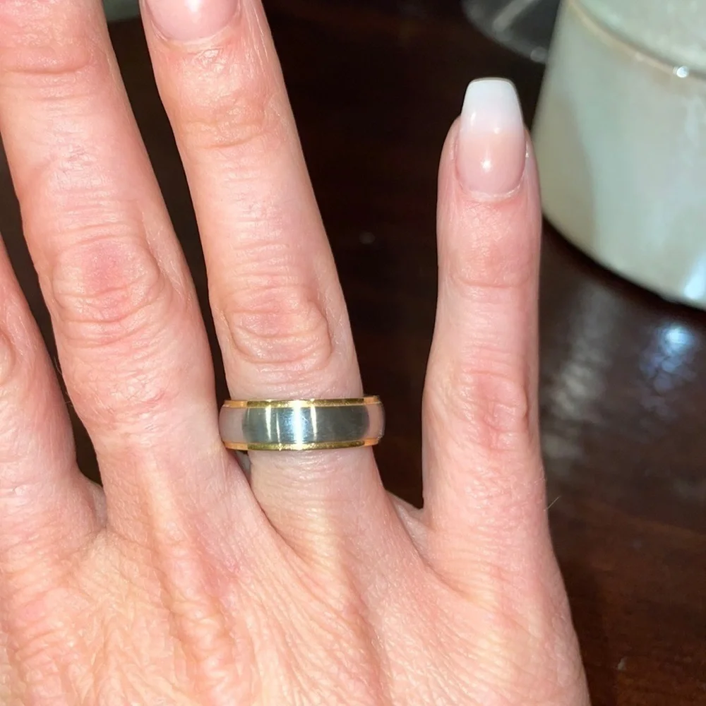 2 tone ring! stainless & gold plated band 💛🩶